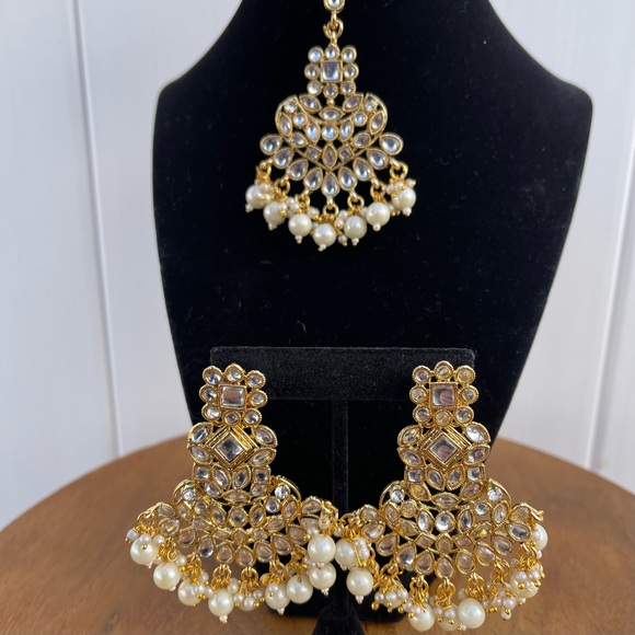 Faux Pearl Kundan Earrings With Maang Tikka - Picture 7 of 10